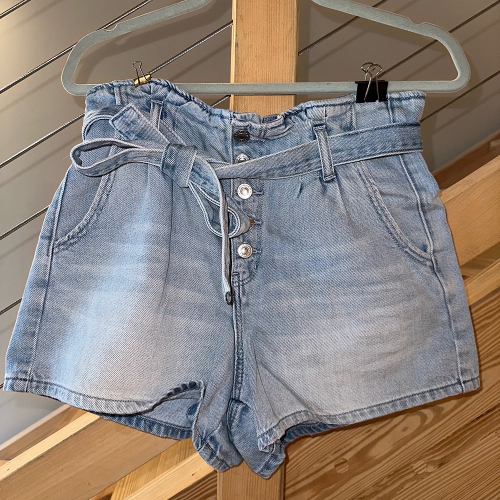 American Eagle Mom High Rise Short with Belt